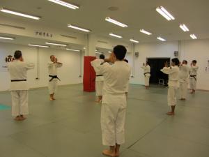 Saludando al comienzo de una sesión de práctica